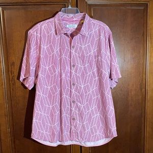 Men’s Tommy Bahama button down collared shirt with pocket. Size XL.